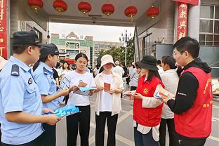 与考辛斯一同首秀！“啦啦女神”李雅英赛前与粉丝见面 赛中秀热舞